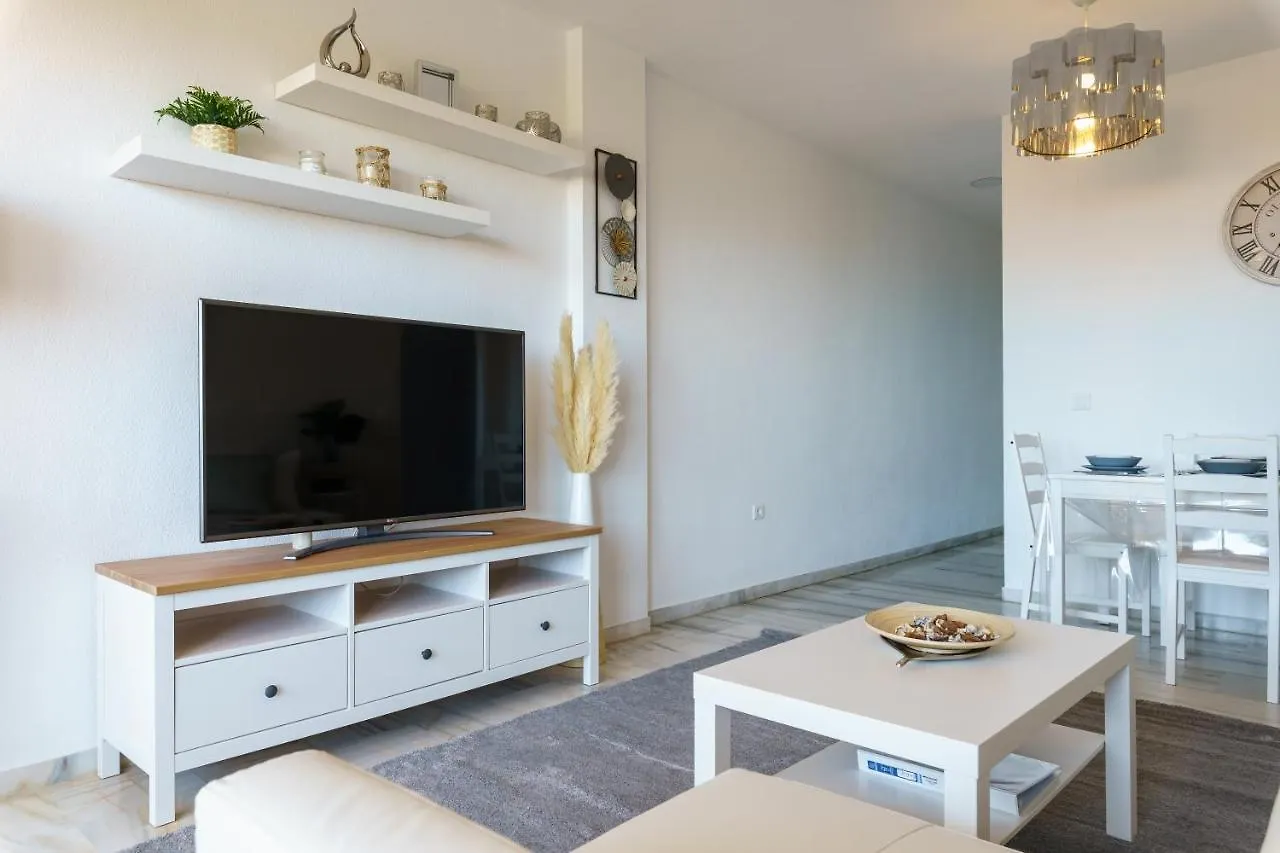 Chic Beachfront Flat With Amazing Sea Views And Private Indoor Parking Benalmádena España