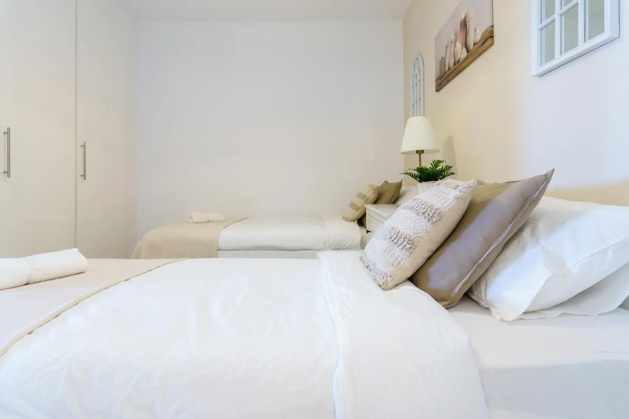 Chic Beachfront Flat With Amazing Sea Views And Private Indoor Parking Benalmádena Apartamento